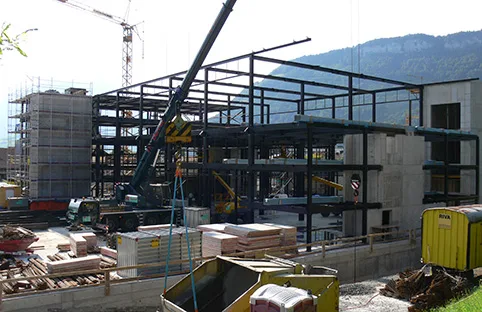 2012: Neue Hallen für Nutzfahrzeuge und Landtechnik – Bild 2