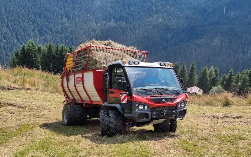 Aebi TP470 Vario mit Ladegerät
