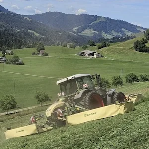 Neue Krone Mähkombination am Fendt 211 Gen3